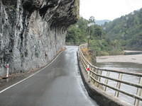 Buller Gorge - One lane road between the mountain and river.  I hope no one is coming around that corner.